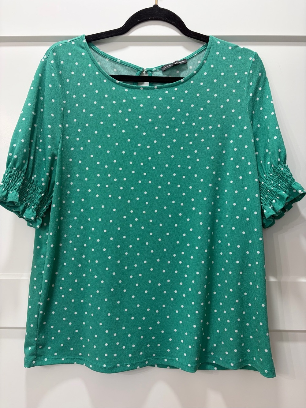 Adrianna Papell Preppy Retro Lightweight Green Polka Dot Short Sleeve Blouse - Picture 2 of 5